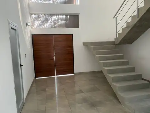 ¡Venta! ¡Casa en  Valle del Golf - Hermosas vistas!