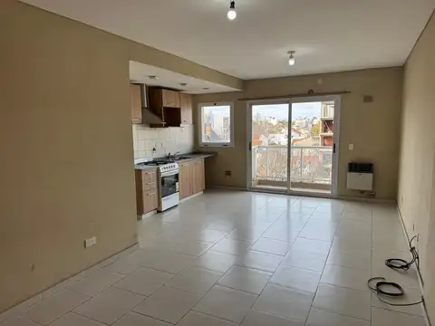 VENTA MONOAMBIENTE CON BALCON Y COCHERA