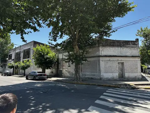 Venta Terreno 4288m2 con Depósitos 3915m2 cub en Barracas