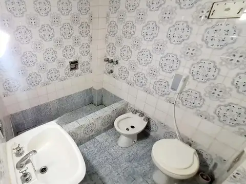 Casa en venta/ alquiler 5 dormitorios y amplio salón de juegos, IDEAL USO COMERCIAL 