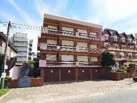 Venta 3 amb + Cochera Centrico!