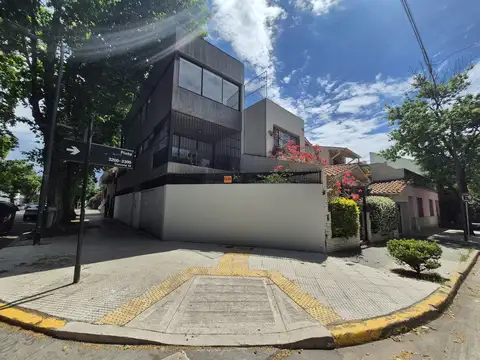 Casa 4 Ambientes en Venta Hermosa Esquina Arbolada de Coghlan - Nueva, Amplia y Súper Luminosa