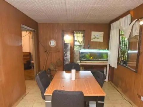 Casa 6 ambientes con 2 baños