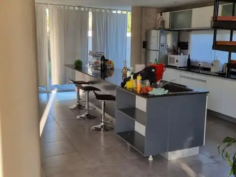 Casa en Venta con 8 cocheras