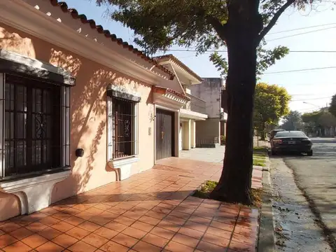 Casa en venta c/ cochera en Centro