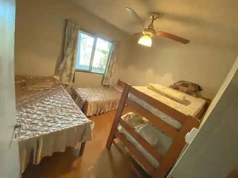 Casa 6 ambientes con 2 baños