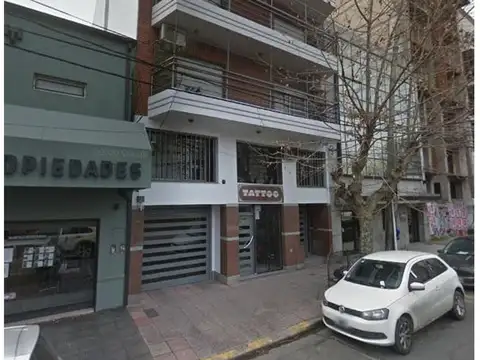 venta de departamento de 3 ambientes con patio en Ramos Meji