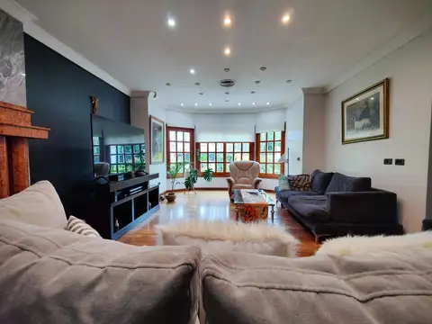 Casa 7 ambientes con 3 baños