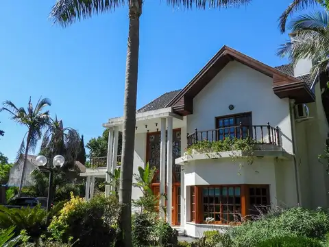 CASA 7 AMBIENTES VENTA RANELAGH JARDIN POR INOMATA