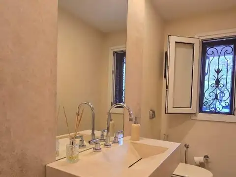 Casa en Venta con 7 cocheras