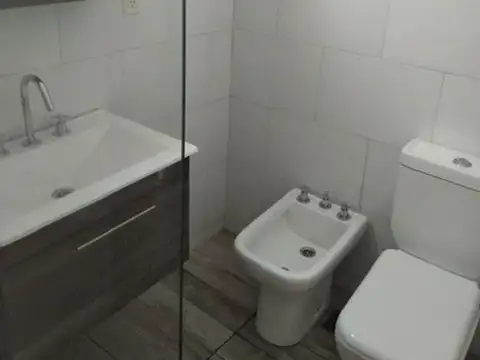 Depto Tipo Casa en Venta en Moron Sur, USD 76.000