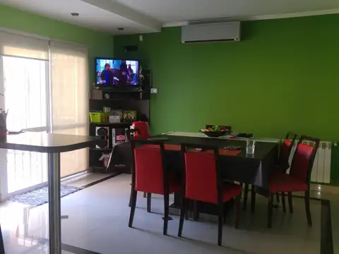 Casa 7 ambientes con 4 baños