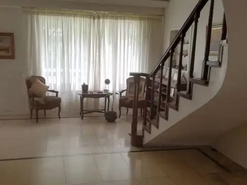 VENTA HERMOSO CHALET PLENO CENTRO CASEROS