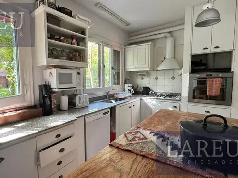 Casa 6 ambientes con 4 baños