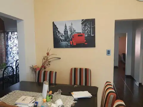 Casa 8 ambientes con 6 baños