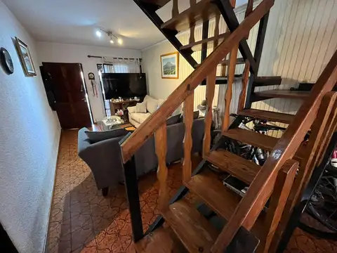 Casa 5 ambientes con 2 baños