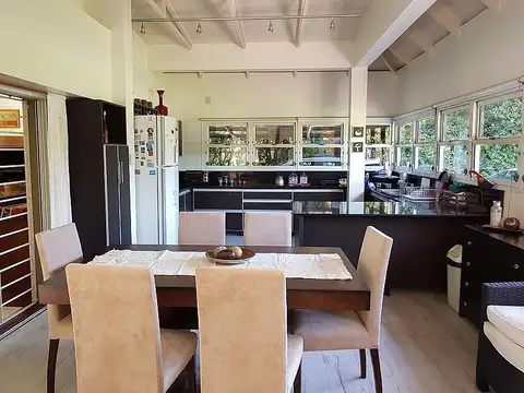 Casa de 5 ambientes en venta en Country El Rodal. Esteban Echeverría.