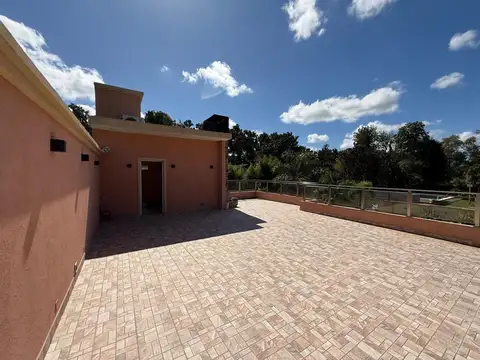 VENTA QUINTA DE CATEGORIA CON PILETA EN YEIPORA