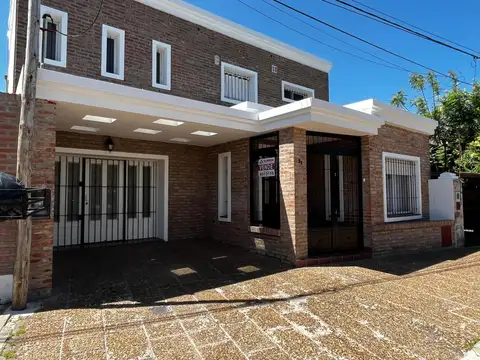 Venta | Casa | 3 Dormitorios | 2 Cocheras | Piscina | Cap. Bermúdez | Barrio Celulosa | Apta crédito