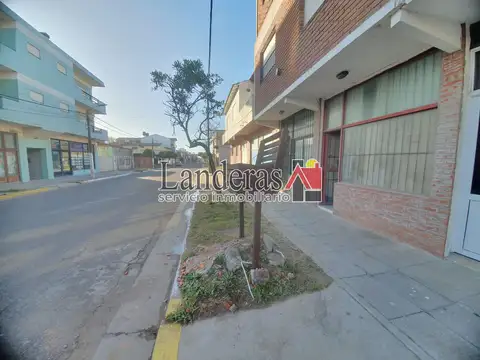 Local Comercial - SOBRE PEATONAL - EXCELENTE UBICACIÓN