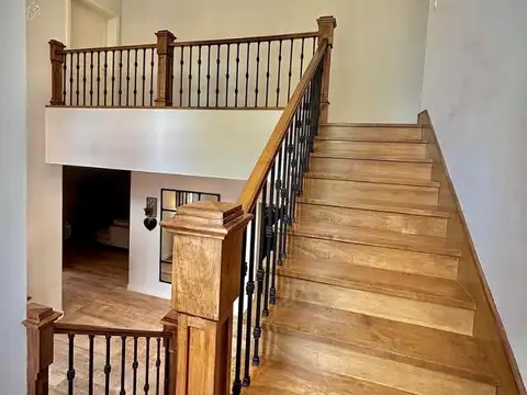 Casa en Venta con 3 cocheras