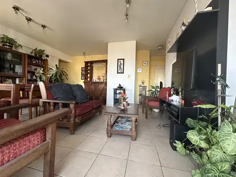 Venta Departamento en San Cristobal. 4 ambientes y cochera fija. Apto Crédito.
