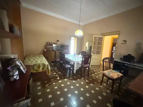 Casa 5 ambientes con 1 baño