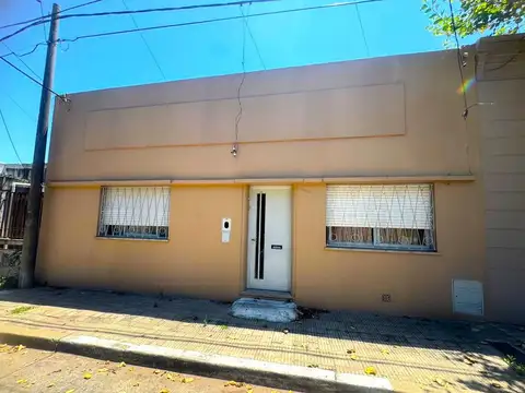 VENTA CASA 2 DORMITORIOS + PATIO Y TERRAZA - BARRIO INDUSTRIAL