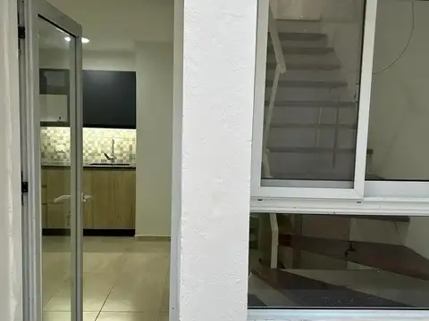 Depto Tipo Casa 2 ambientes con 1 baño