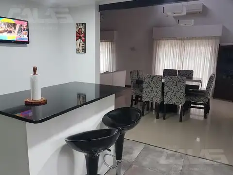 Casa en Venta con 5 cocheras