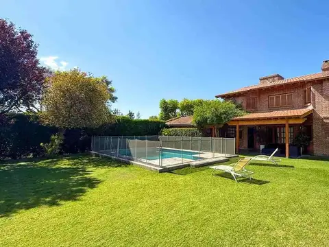 Casa en Venta en Godoy Cruz, USD 380.000