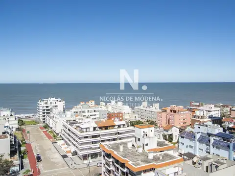 Departamento en venta de 2 dormitorios con vista al Mar, Peninsula , Punta del este