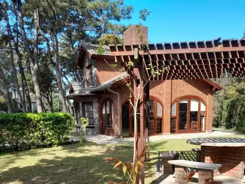 Storni e/ Pedro Luro y Lola Mora 100