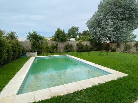 Casa 4 ambientes con 2 baños