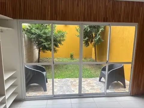 MONOAMBIENTE TIPO CASA CON JARDIN Boedo