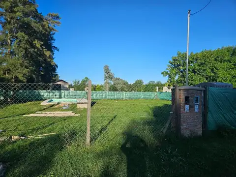 Lote en barrio Cerrado con Pileta y mejoras