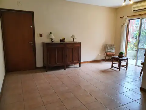 Departamento 3 ambientes PB con patio impecable con cochera