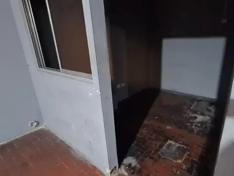 EN VENTA EN PALOMAR LOCAL EN PLANTA BAJA DE 8.21M X 24.12M2  CONSTA AL FRENTE VIDRIERA - FICHA 8656