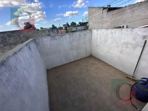 Depto Tipo Casa en Alquiler en Lanus Oeste, $ 400.000