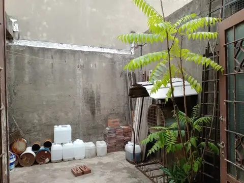 Excelente Galpon de 270 Mtrs.2