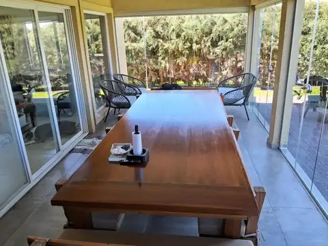 Casa en Venta con 2 cocheras