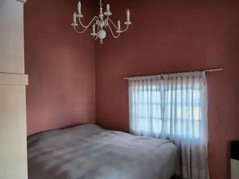 Chalet 4 amb. con fondo y cochera