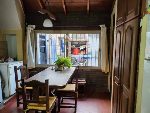 Casa 4 ambientes con 2 baños