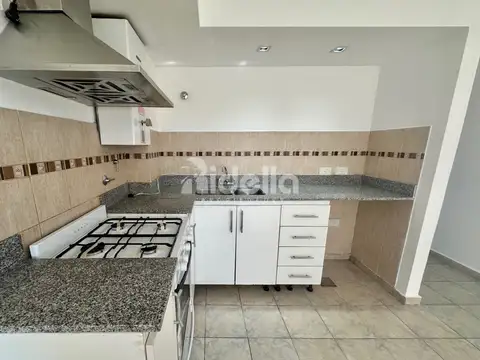 Semipiso 1 dormitorio CON COCHERA - Muy buen estado - Luminoso