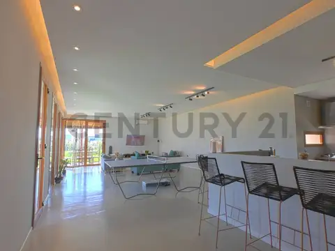 Casa 5 ambientes con 3 baños