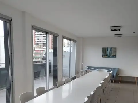 Monoambiente al frente con balcón