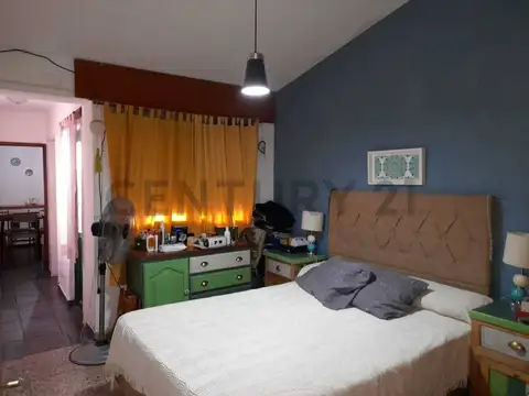 Casa 6 ambientes con 2 baños