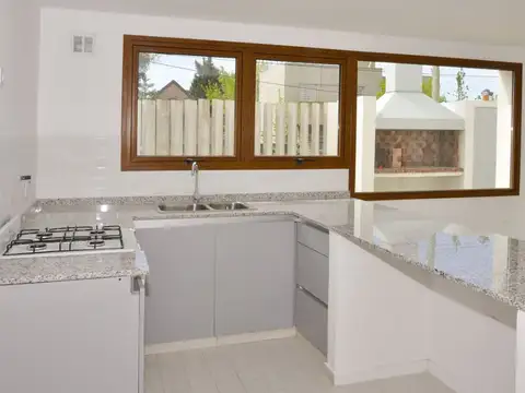 Casa 4 ambientes con 1 baño