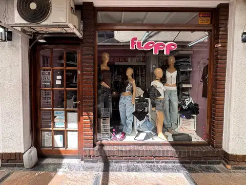 MUY LINDO LOCAL EN VENTA   GALERIA VIA VARESSE   RAMOS MEJIA CENTRO