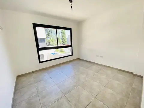 Depto Tipo Casa 4 ambientes con 2 baños